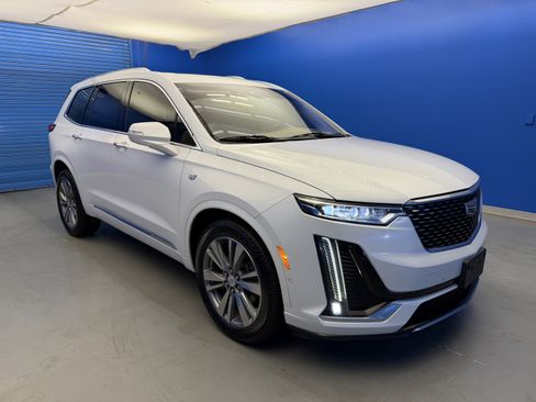 Used 2020 Cadillac XT6 Premium Luxury w/ Platinum Package AWD/4WD image 2