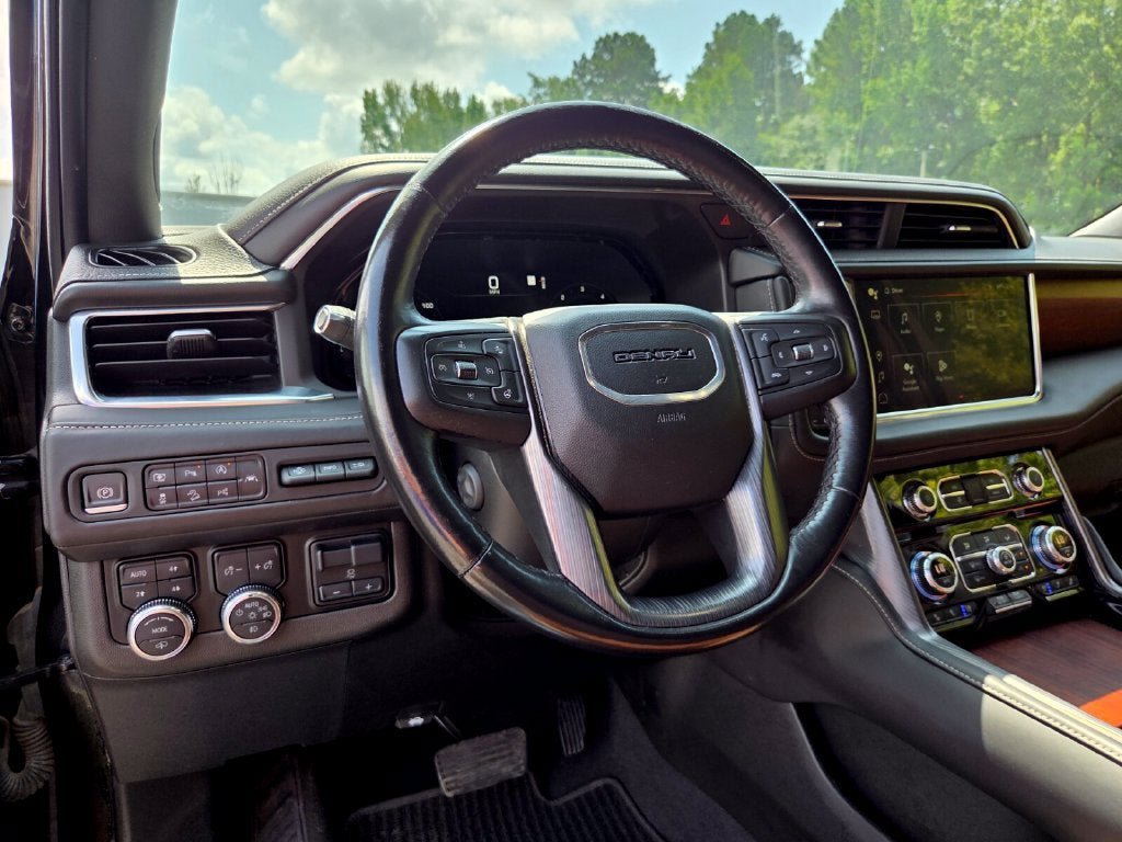 Used 2023 GMC Yukon Denali Ultimate AWD/4WD image 11
