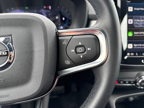 Used 2025 Volvo XC40 B5 Core image 22