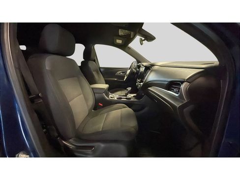 Used 2023 Chevrolet Traverse LT image 17