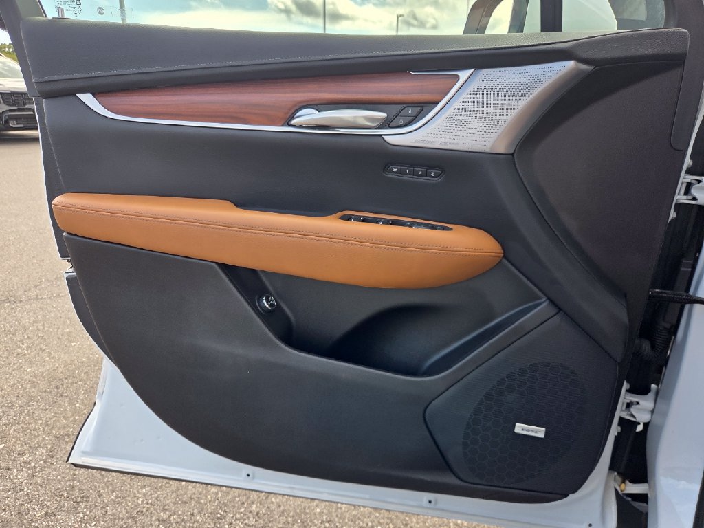 Used 2024 Cadillac XT5 Premium Luxury w/ Technology Package AWD/4WD image 24