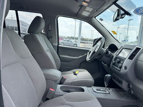 Used 2020 Nissan Frontier SV w/ Midnight Edition Floor Mats AWD/4WD image 12