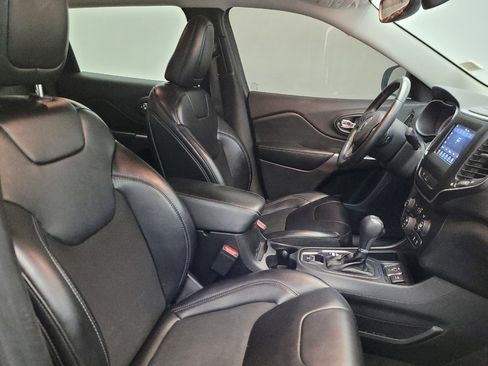 Used 2019 Jeep Cherokee Latitude Plus w/ Comfort/Convenience Group image 21