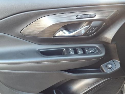 Used 2024 GMC Terrain SLT image 12