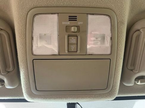 Used 2011 Toyota RAV4 Limited w/ Limited Extra Value Pkg AWD/4WD image 29