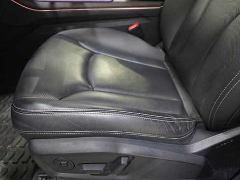 Used 2020 Audi Q8 Premium Plus AWD/4WD image 29