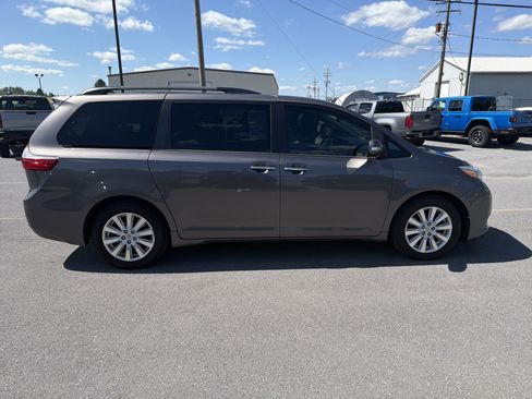 Used 2017 Toyota Sienna Limited FWD image 13