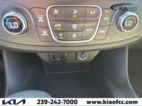 Used 2022 Chevrolet Traverse LS FWD image 27