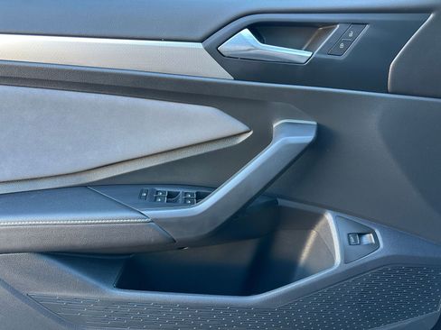 Used 2025 Volkswagen Jetta SE image 20