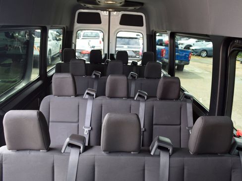 Used 2025 Mercedes-Benz Sprinter 2500 image 22