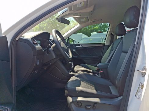 Used 2024 Volkswagen Tiguan SE AWD/4WD image 14