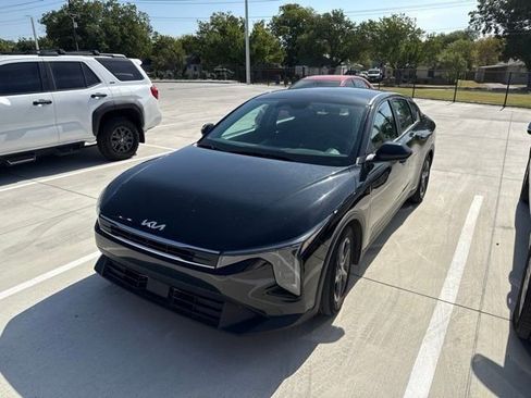 Used 2025 Kia K4 FWD image 2