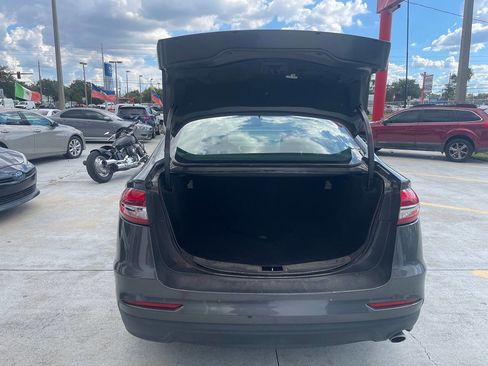 Used 2020 Ford Fusion SE image 9