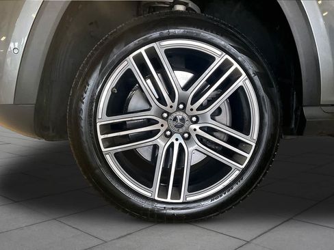 Used 2025 Mercedes-Benz GLS 450 4MATIC image 10