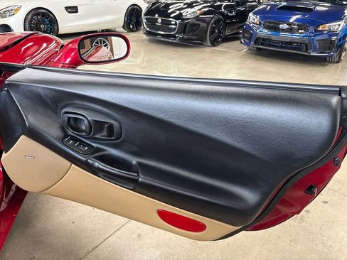 Used 2004 Chevrolet Corvette Convertible w/ Preferred Equipment Group image 62