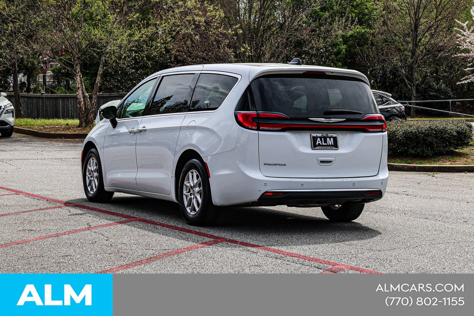 Used 2024 Chrysler Pacifica Touring-L FWD image 8