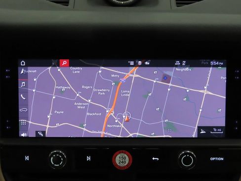 Certified 2024 Porsche Macan AWD/4WD image 24
