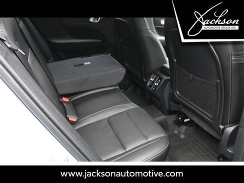 Used 2025 Volvo XC40 B5 Plus w/ Protection Package Premier image 29