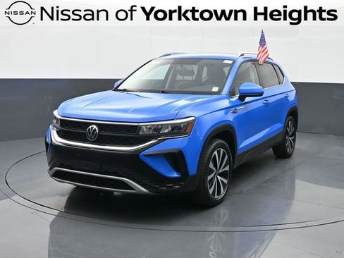 Used 2022 Volkswagen Taos SE image 1