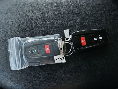 Used 2023 Toyota RAV4 XLE AWD/4WD image 8