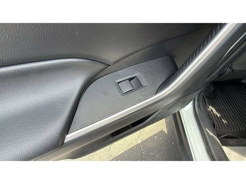 Used 2025 Toyota RAV4 LE AWD/4WD image 33