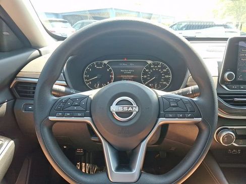 Used 2023 Nissan Altima 2.5 SV FWD image 21