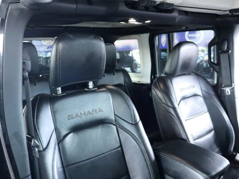 Used 2019 Jeep Wrangler Unlimited Sahara AWD/4WD image 39