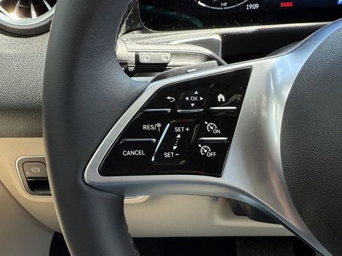 Used 2025 Mercedes-Benz GLB 250 4MATIC image 19