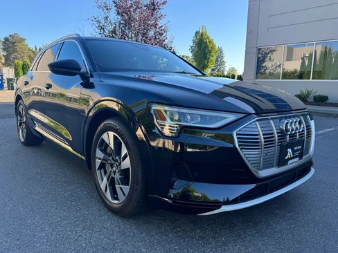 Used 2022 Audi e-tron Premium AWD/4WD image 2
