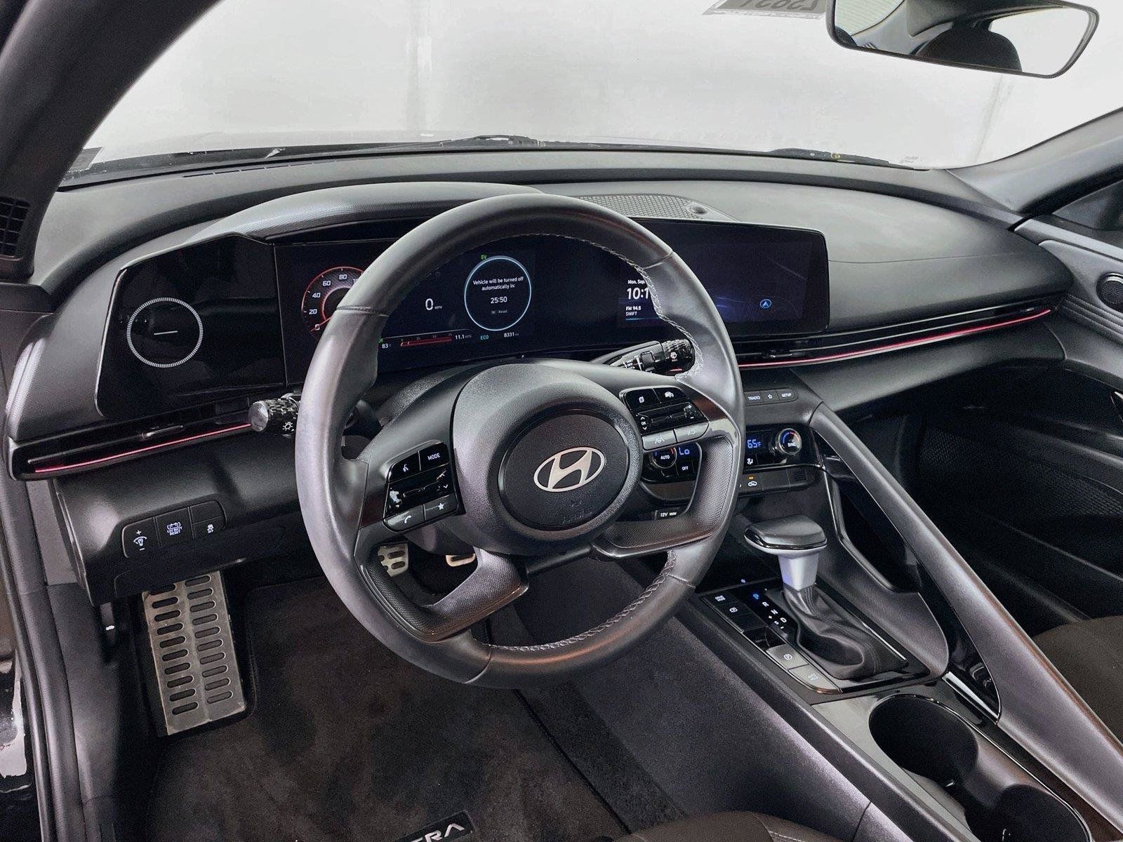 Certified 2025 Hyundai Elantra SEL FWD image 13