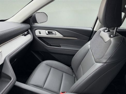 New 2026 Ford Explorer Active w/ Active Comfort Package image 16