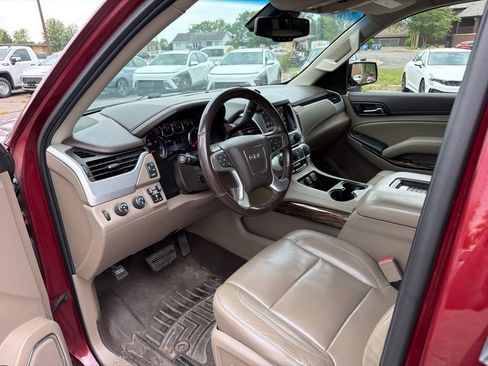 Used 2016 GMC Yukon XL SLT w/ Open Road Package AWD/4WD image 10