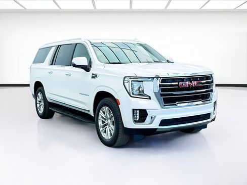 Used 2023 GMC Yukon XL SLT w/ SLT Premium Package image 3