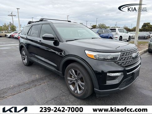 Used 2022 Ford Explorer XLT w/ Equipment Group 202A image 7