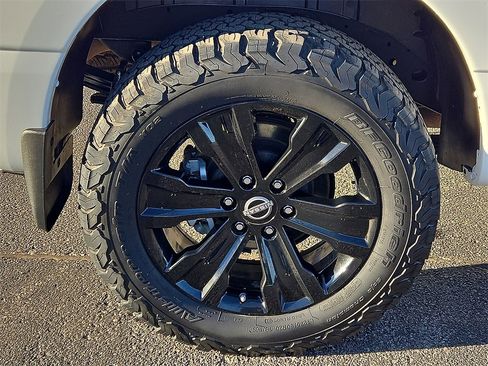 Used 2023 Nissan Titan SV w/ SV Convenience Package image 7