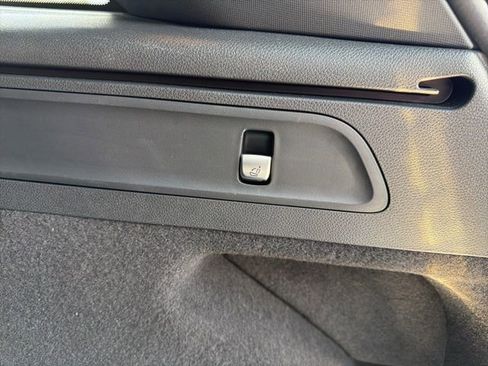 Used 2022 Mercedes-Benz GLC 300 4MATIC image 17