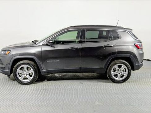 Used 2023 Jeep Compass Latitude image 3