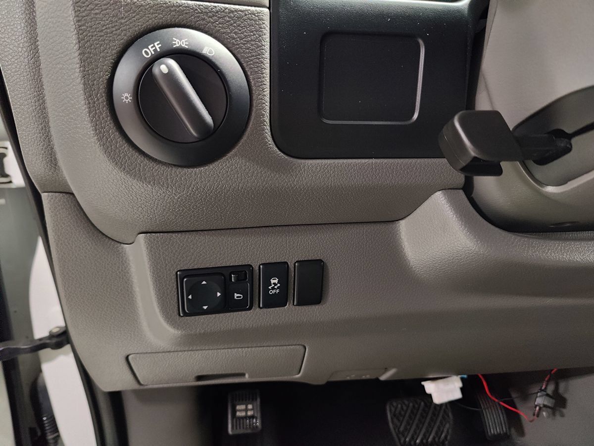 Used 2018 Nissan NV 2500 S RWD image 27
