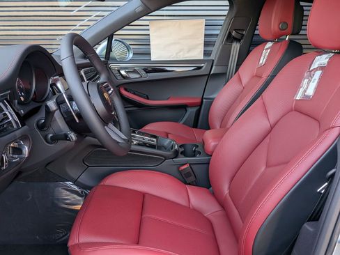 New 2026 Porsche Macan image 5