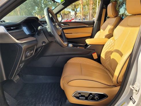 Certified 2022 Jeep Grand Cherokee Summit w/ Adv Protech Group IV image 15