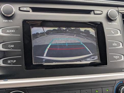 Used 2019 Toyota Highlander LE image 12