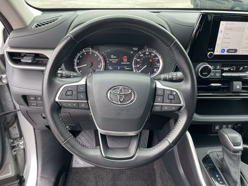 Used 2023 Toyota Highlander LE FWD image 16