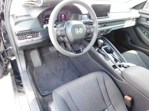 Used 2025 Honda Accord SE image 15