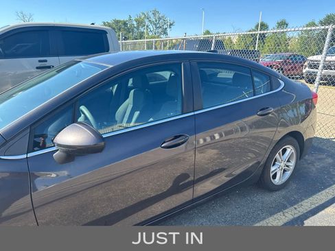 Used 2017 Chevrolet Cruze LT FWD image 13