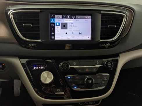Used 2023 Chrysler Voyager LX FWD image 28