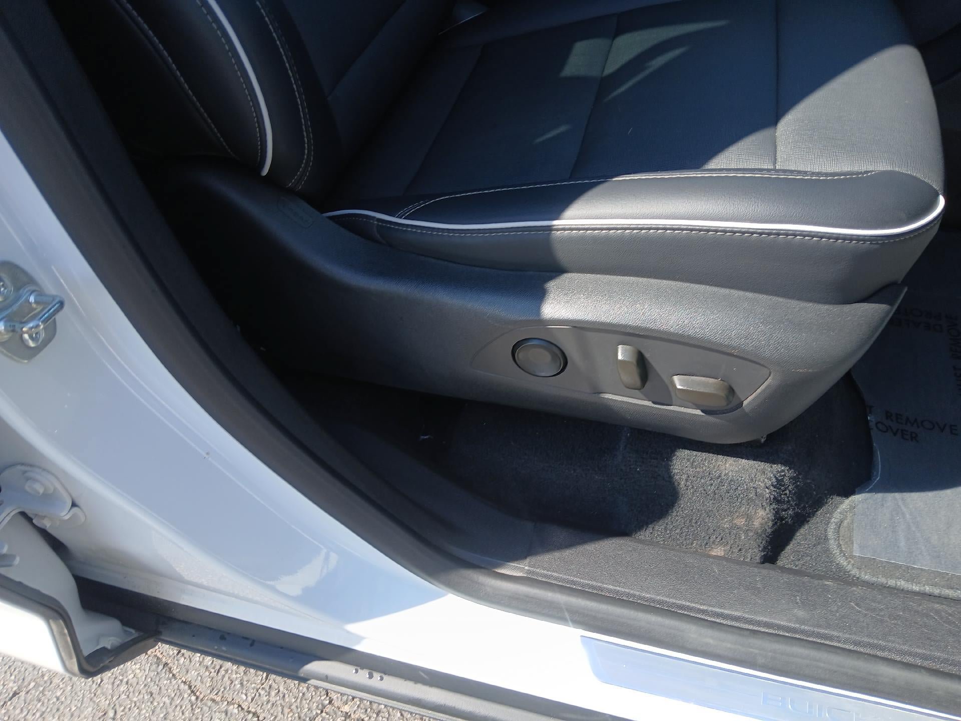 Used 2025 Buick Enclave Preferred FWD image 23