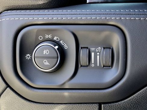 Used 2022 RAM 1500 Limited AWD/4WD image 21