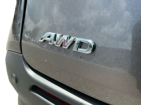 Used 2023 Toyota Sienna XLE AWD/4WD image 18