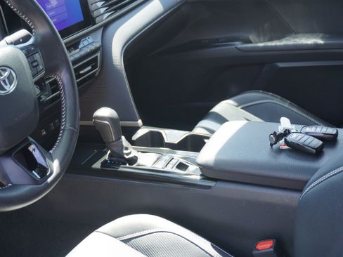 Used 2025 Toyota Camry SE w/ Convenience Package FWD image 20