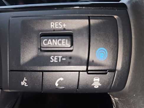 Used 2023 Nissan Pathfinder SL w/ Lighting Package (N92) FWD image 22
